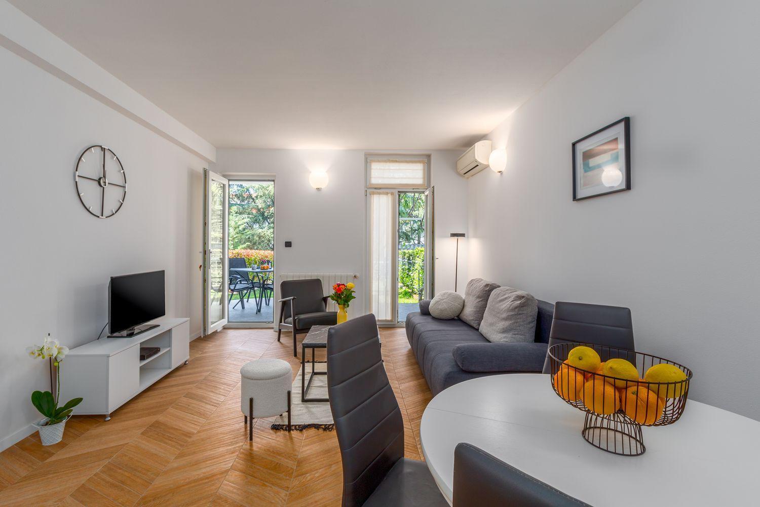 Malerisches Mit Mediterranem Garten - Nur 450 Meter Zum * Poreč